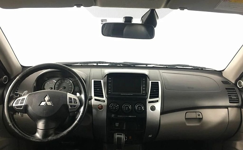 Mitsubishi pajero sport ii
