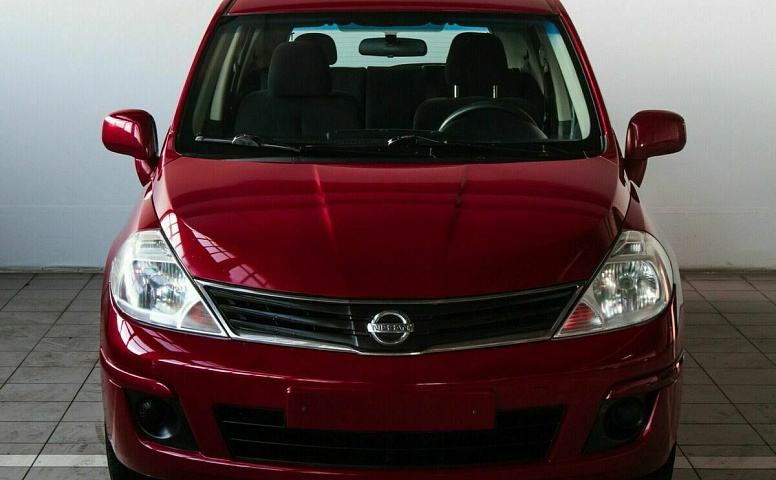 Nissan tiida