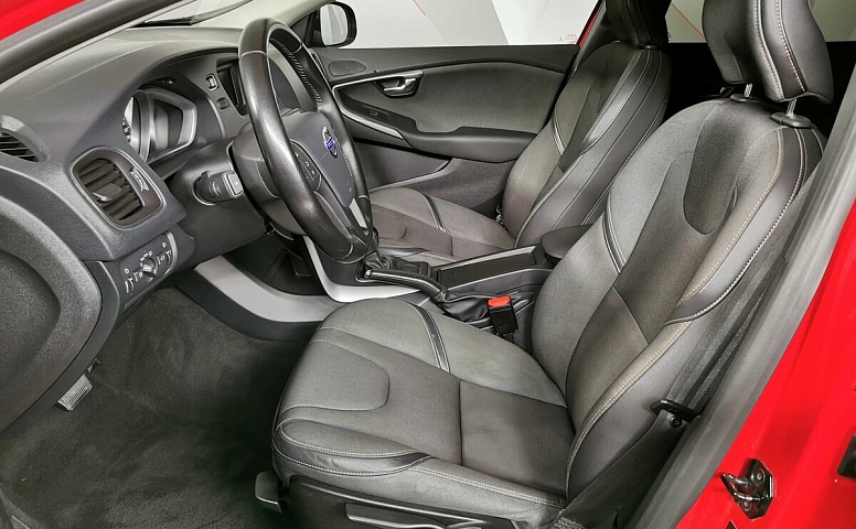 Volvo V40 1.6 D2 Powershift (114 л.с.) Красный