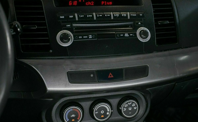 Mitsubishi lancer