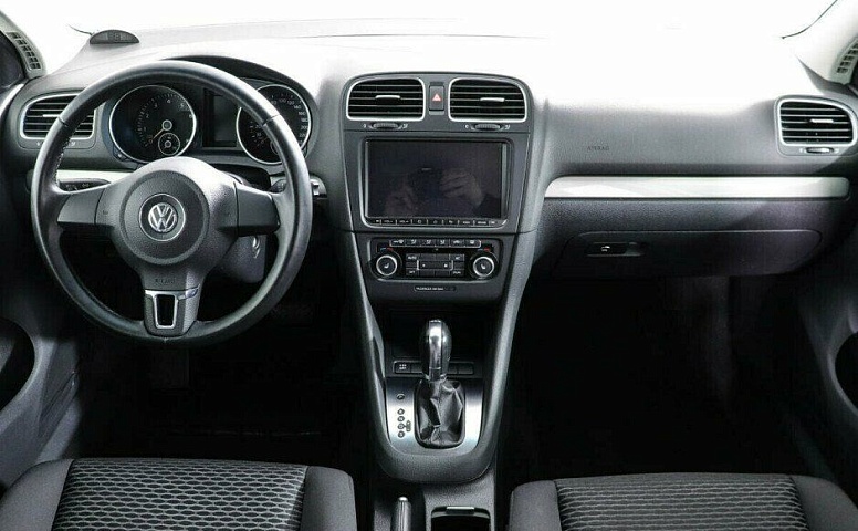 Volkswagen Golf 1.2 Робот