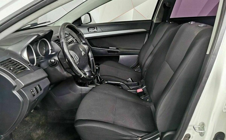 Mitsubishi lancer