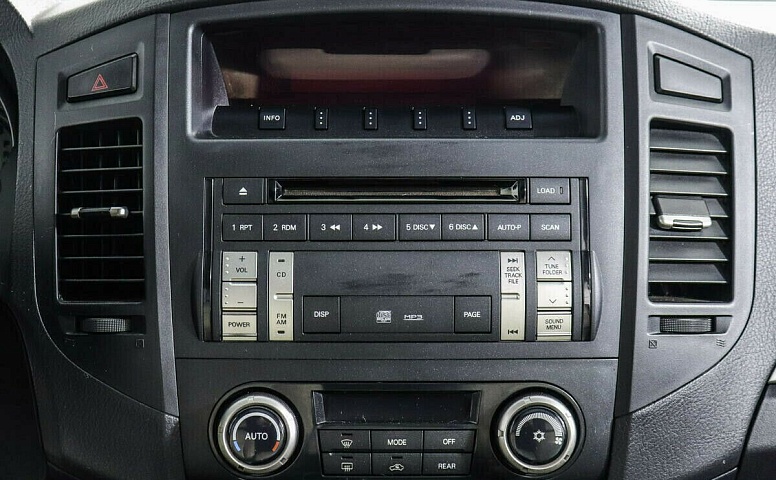 Mitsubishi Pajero IV