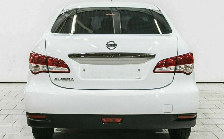 Nissan almera