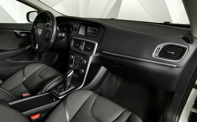 Volvo V40 1.6 D2 Powershift (114 л.с.) Белый
