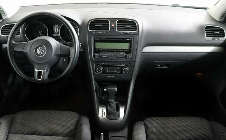 Volkswagen Golf 1.6 Робот