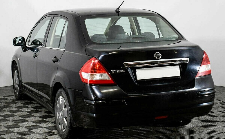 Nissan tiida